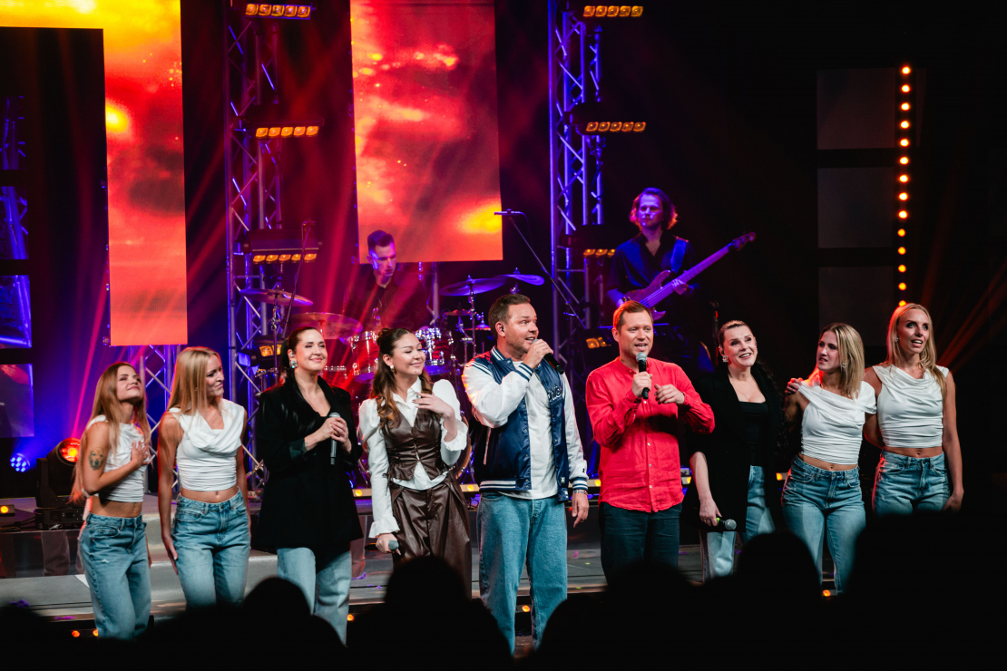 Atklāj koncertturneju "100% Lauris Reiniks".