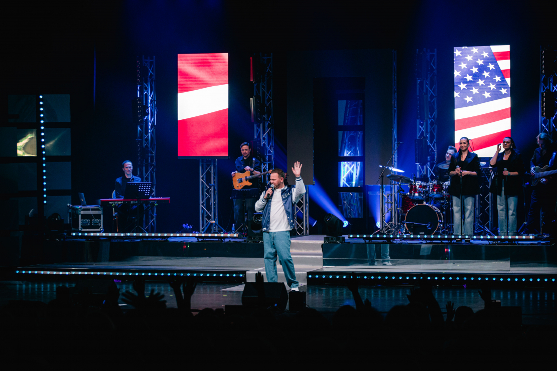 Atklāj koncertturneju "100% Lauris Reiniks".