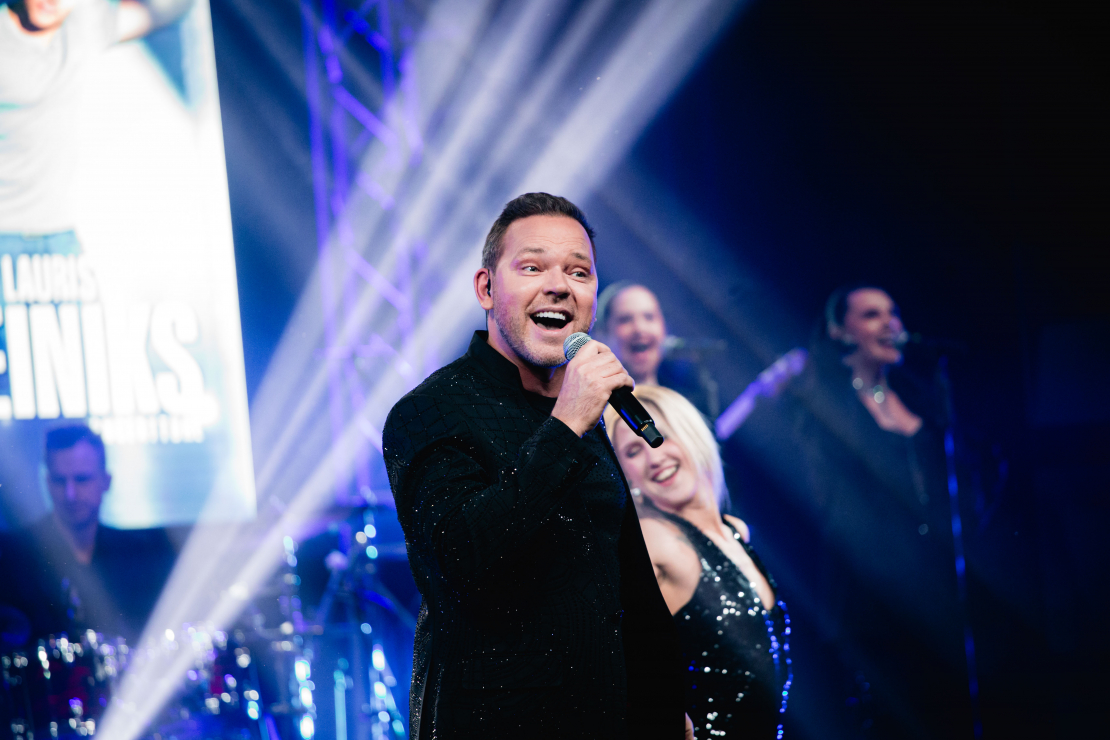 Atklāj koncertturneju "100% Lauris Reiniks".