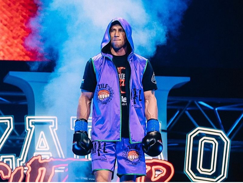 Kristaps Zīle pirms skandalozās cīņas izpārdotā Rīgas arēnā pret Zauru Džavadovu. Abi Latvijas spilgtie kikbokseri septembrī plāno aizvadīt revanša dueli.