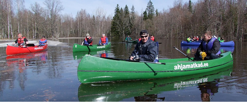 Tāpat kā ledus ceļš uz Sāmsalu, arī laivošana Somā Nacionālajā parkā ir neparasti valdzinoša.