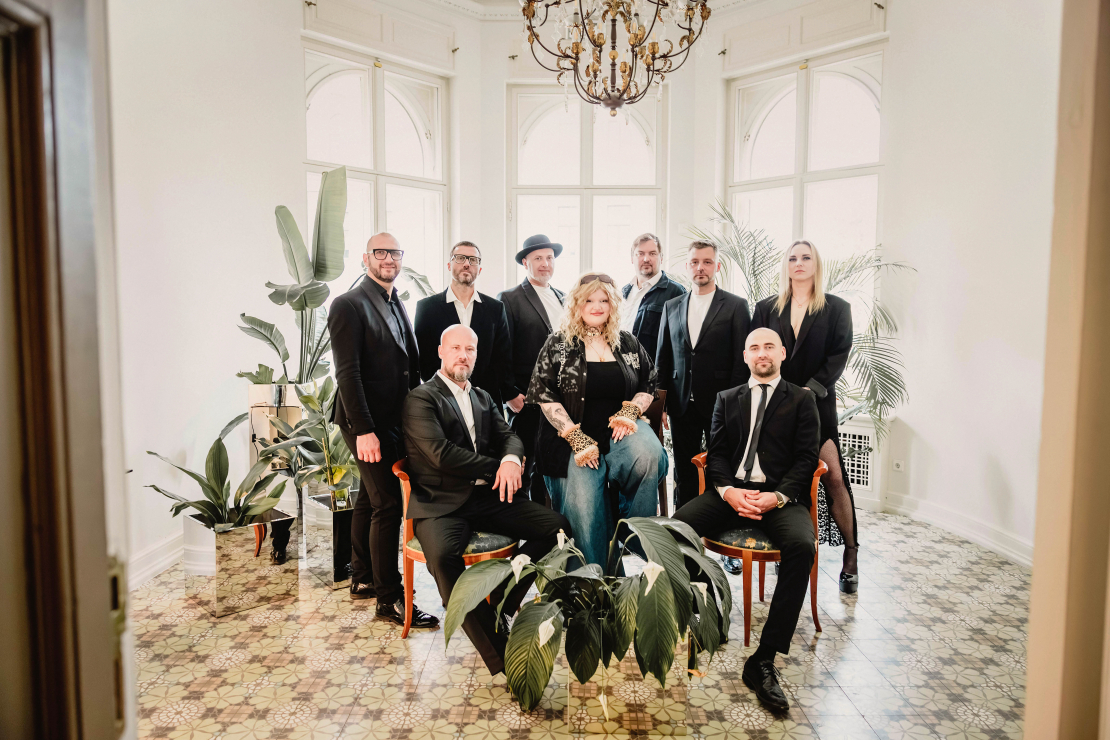 Grupa "Very Cool People" un Daniela Mase.