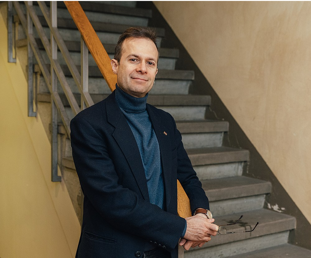 Vladislavs Žurba: "Zināšanas un patriotisms ir ļoti slikta draudzība. Valodniekiem un citiem zinātniekiem ir jāmeklē patiesība, kurai nav nekā kopīga ar patriotismu."