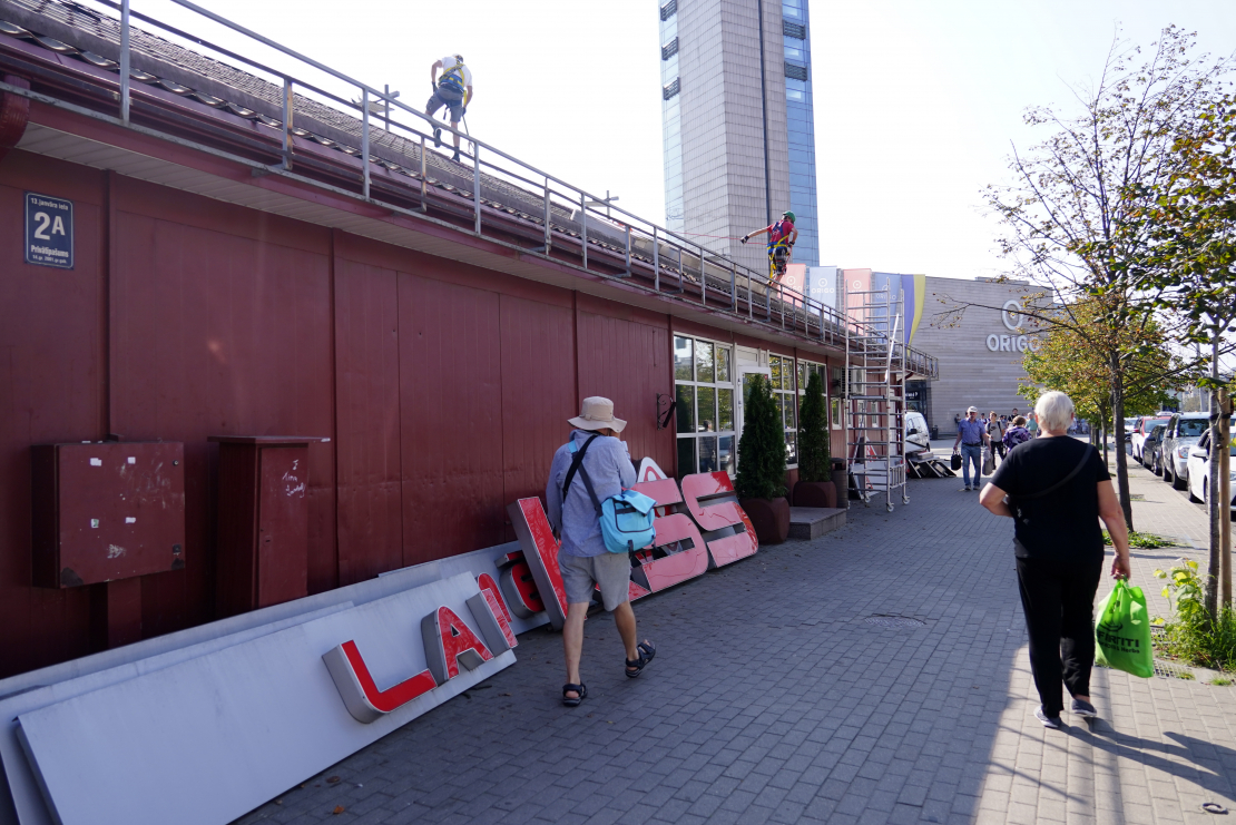 Ēka pie Stacijas laukuma, 13. janvāra ielā 2A.