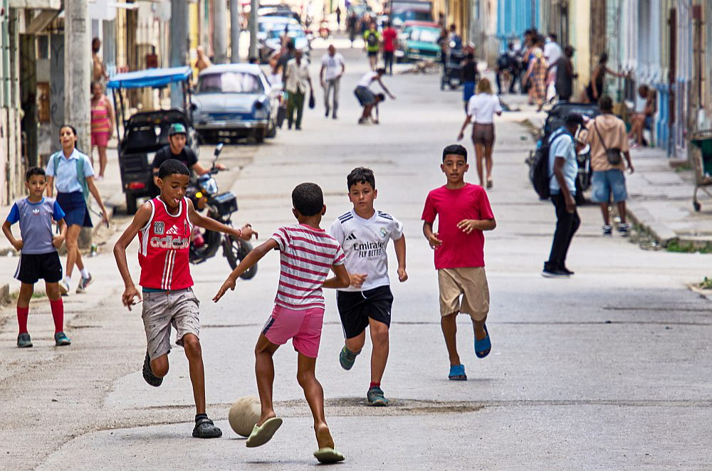 Kubas galvaspilsētas Havanas ielas enerģijas krīzes laikā.
