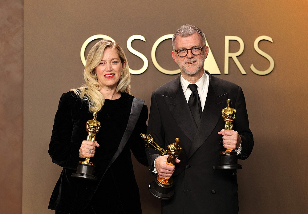 Drāma "Cīņa pēc cīņas" saņēma sešas balvas, arī kā labākā filma, par režiju un adaptēto scenāriju. No kreisās: filmas producente Sāra Mērfija un režisors Pols Tomass Andersons.