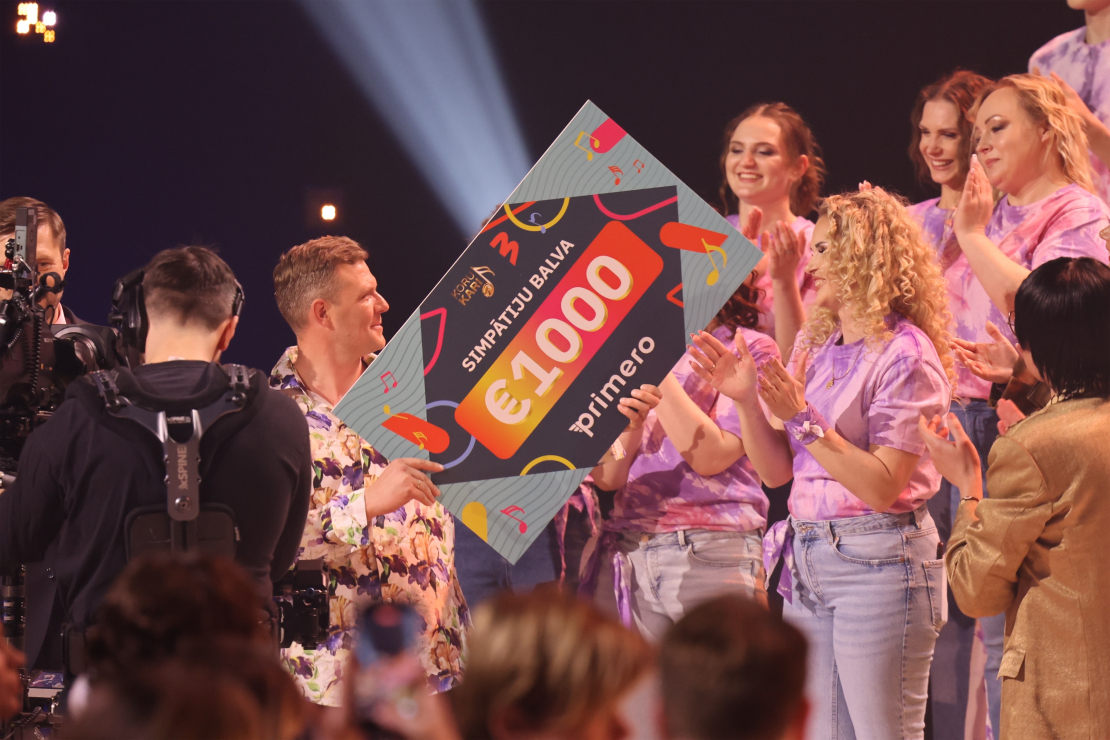 Muzikālā šova "Koru kari" trešā tiešraide.