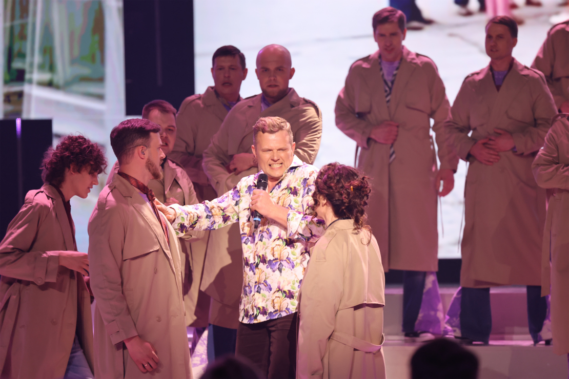 Muzikālā šova "Koru kari" trešā tiešraide.