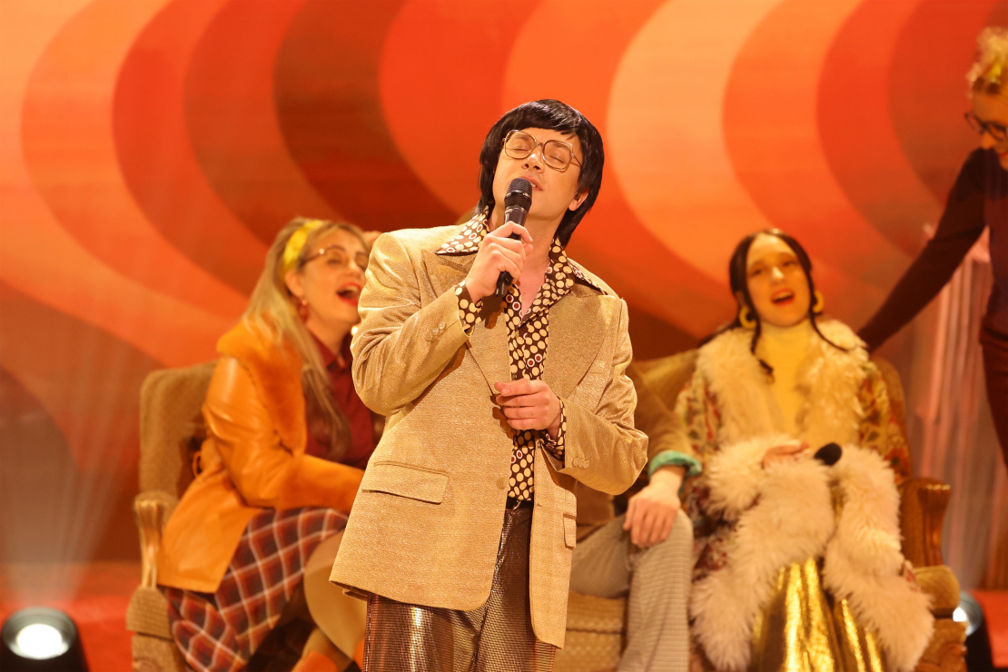 Muzikālā šova "Koru kari" trešā tiešraide.