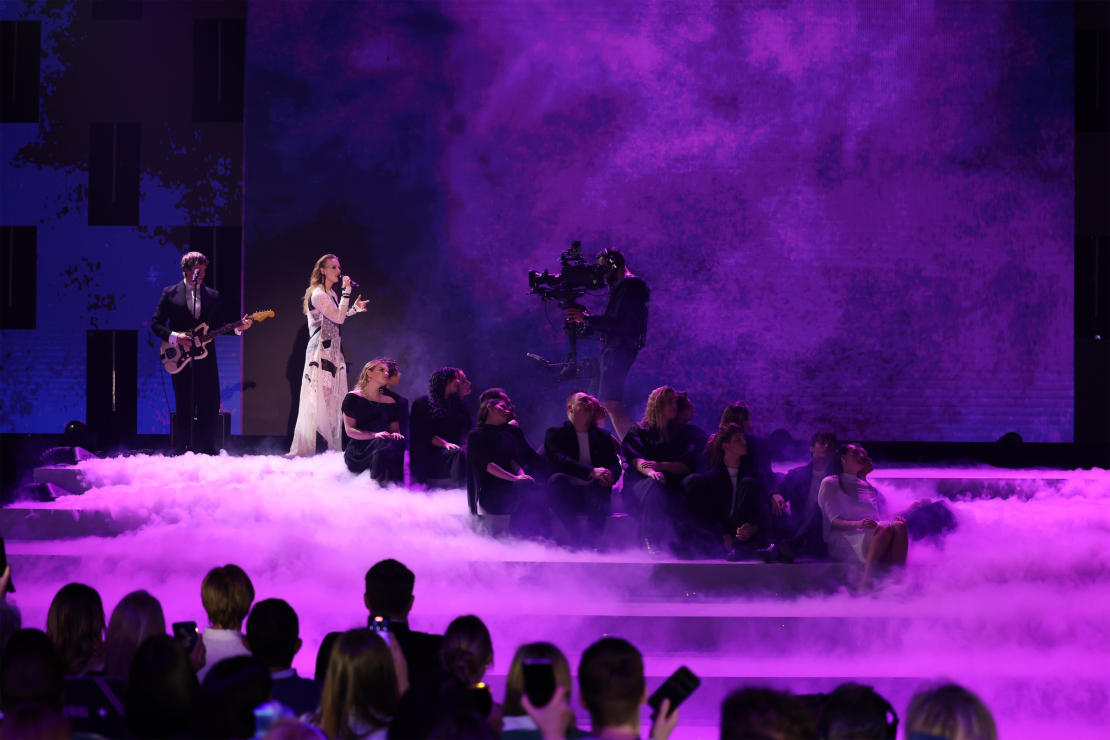 Muzikālā šova "Koru kari" trešā tiešraide.