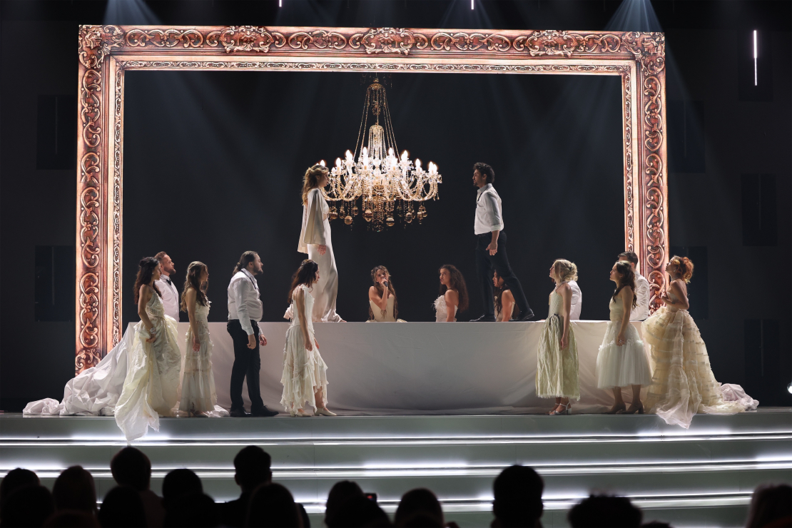 Muzikālā šova "Koru kari" trešā tiešraide.