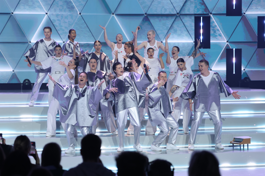 Muzikālā šova "Koru kari" trešā tiešraide.