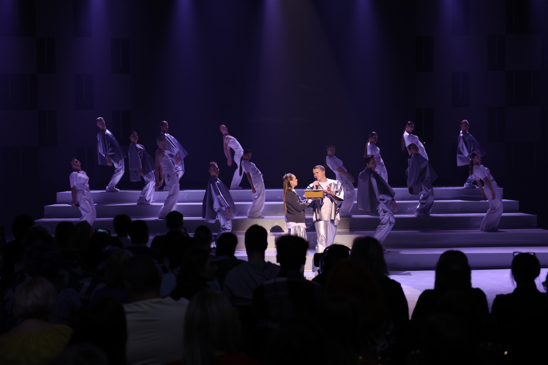 Muzikālā šova "Koru kari" trešā tiešraide.