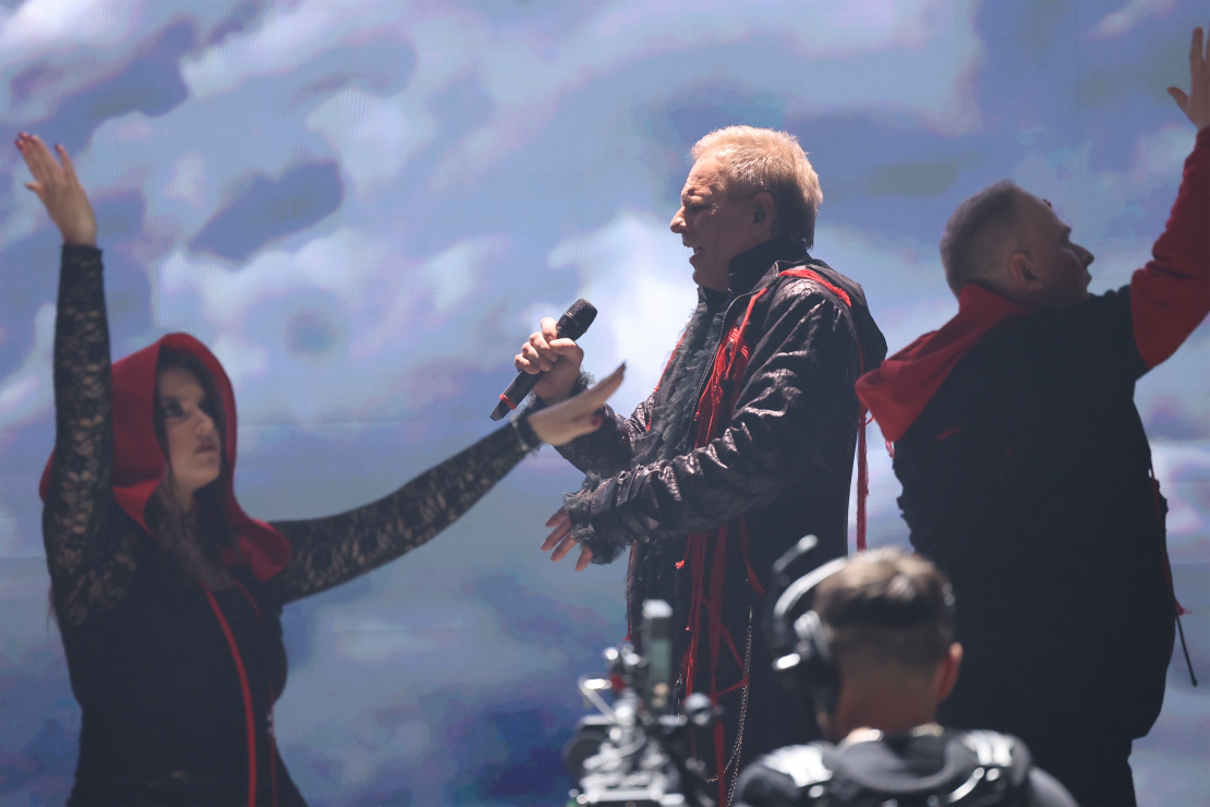 Muzikālā šova "Koru kari" trešā tiešraide.