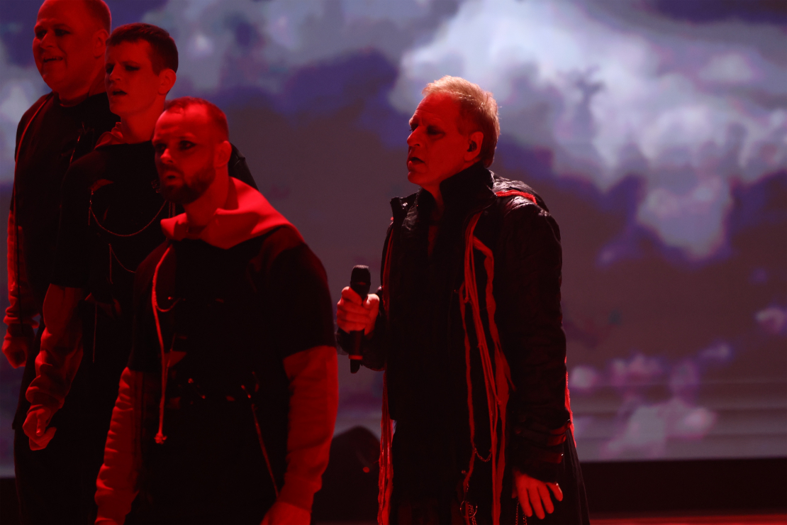 Muzikālā šova "Koru kari" trešā tiešraide.