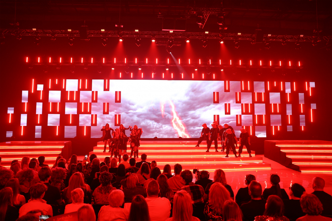 Muzikālā šova "Koru kari" trešā tiešraide.