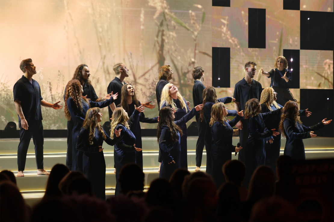 Muzikālā šova "Koru kari" trešā tiešraide.