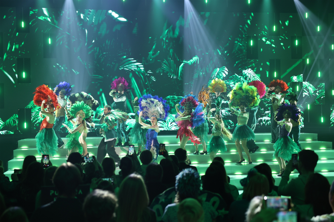 Muzikālā šova "Koru kari" trešā tiešraide.