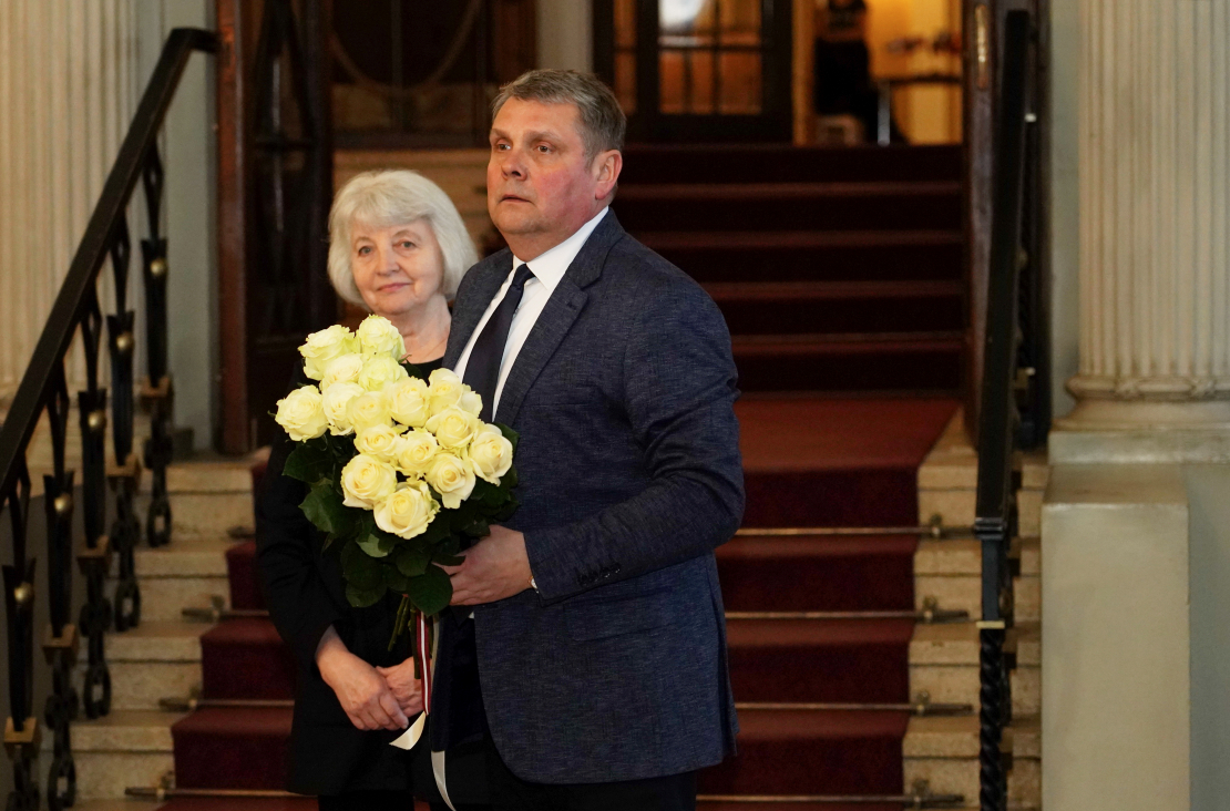 Rīgas Latviešu biedrības nama Lielajā zālē notiek atvadīšanās no kino un teātra režisora Jāņa Streiča.