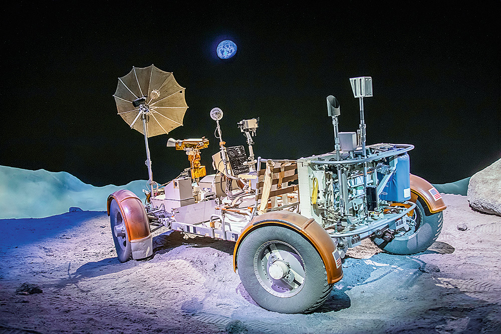 Mēness pašgājējs Hjūstonas kosmosa centrā. Ar akumulatoru darbināmais četrriteņu rovers tika izmantots uz Mēness pēdējās trīs “Apollo” programmas misijās.