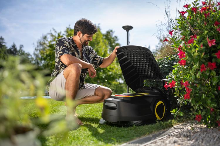 Zāles pļāvējs robots.