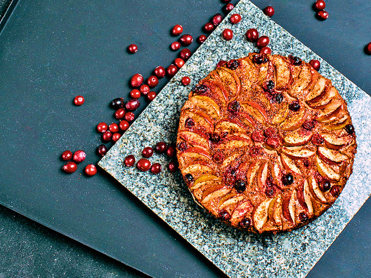 Rupjmaizes sacepums ar dzērvenēm un āboliem.