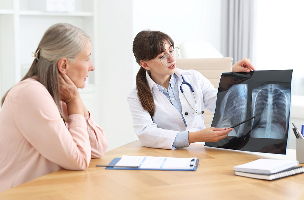 Diagnozes apstiprināšanai nepieciešams plaušu rentgens un krēpu analīze.