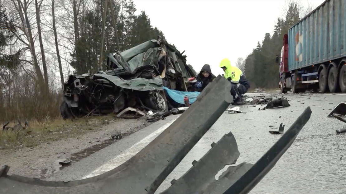 Situācija uz Latvijas ceļiem saglabājas kritiska. 