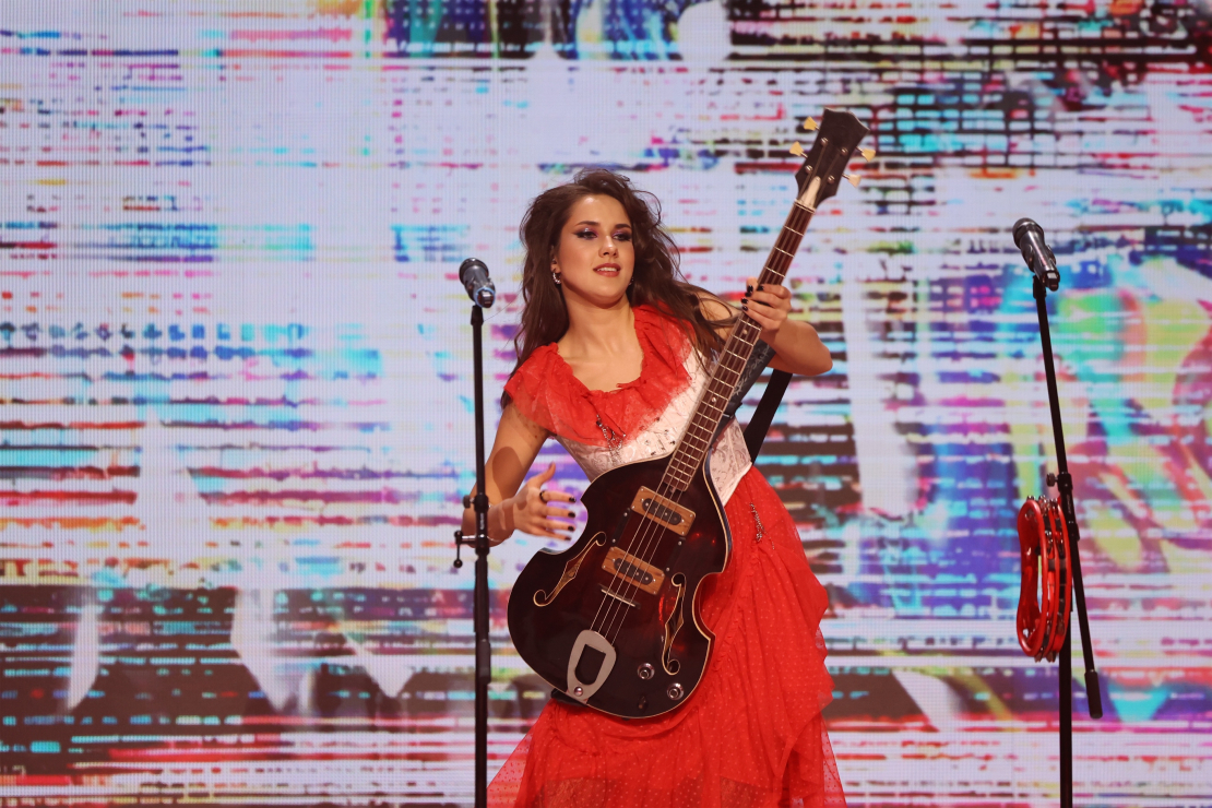 Muzikālā šova "Koru kari" ceturtā tiešraide.