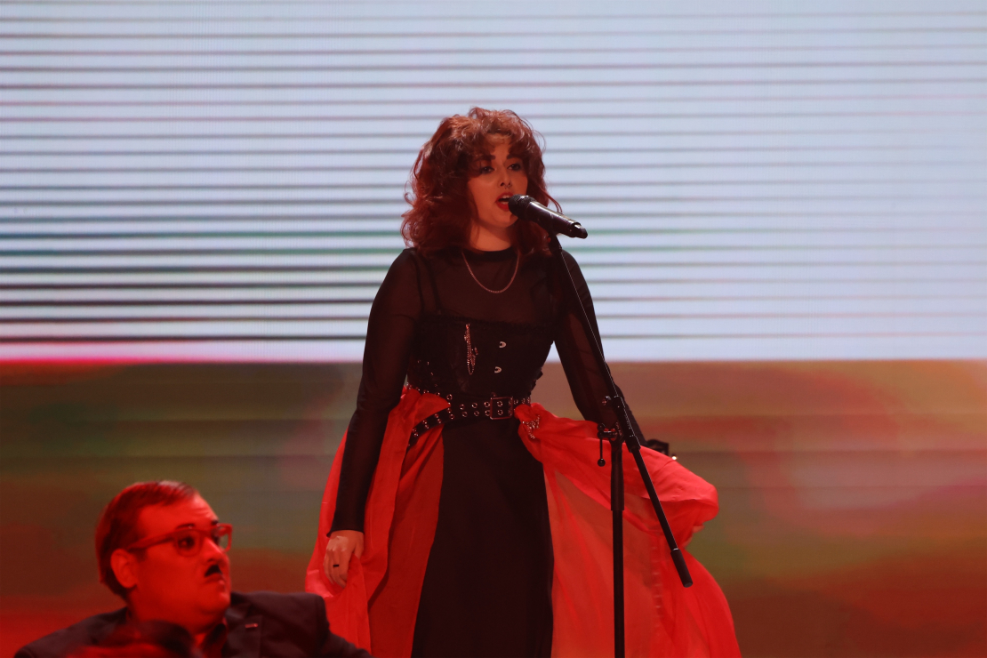 Muzikālā šova "Koru kari" ceturtā tiešraide.