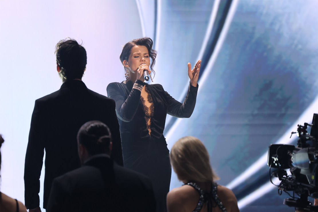 Muzikālā šova "Koru kari" ceturtā tiešraide.