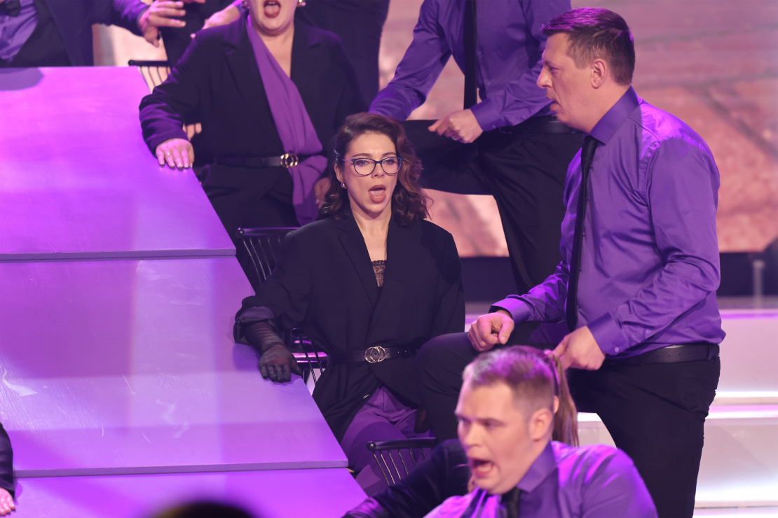 Muzikālā šova "Koru kari" ceturtā tiešraide.