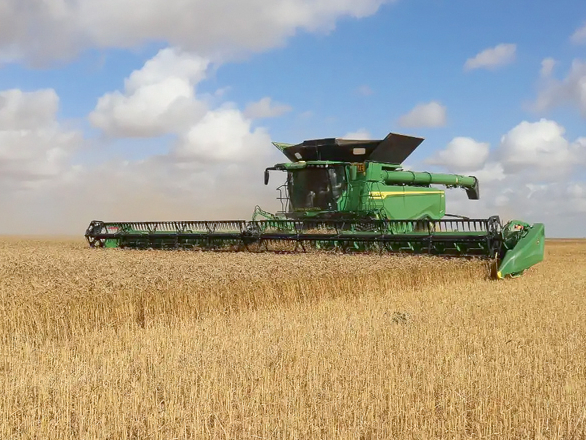 'John Deere' X sērijas kombains.