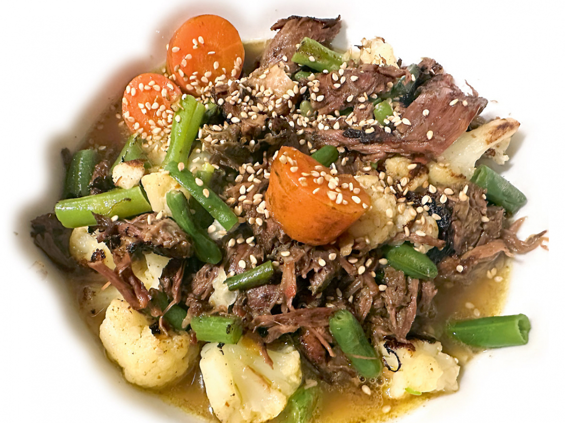 Pārlej ar buljonu, var pārkaisīt ar sezama sēkliņām.