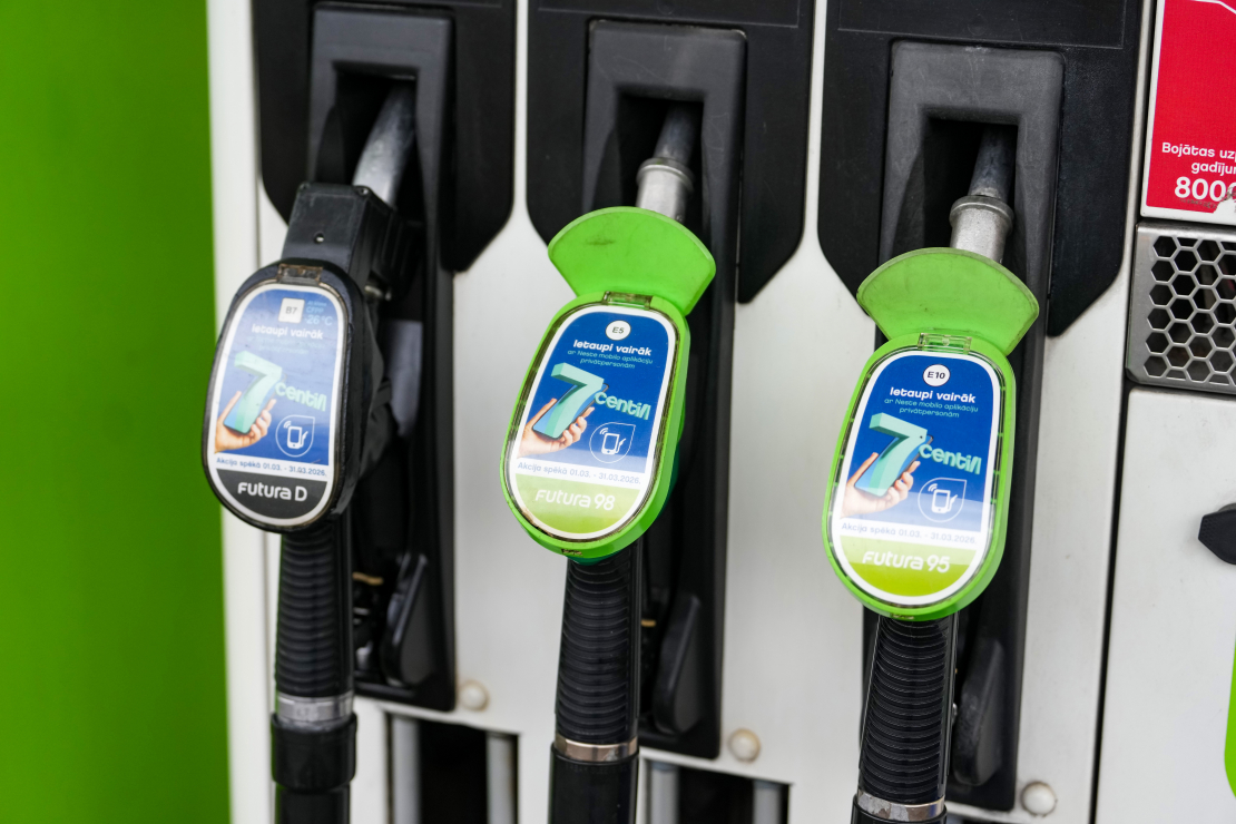 Degvielas uzpildes stacija "Neste".