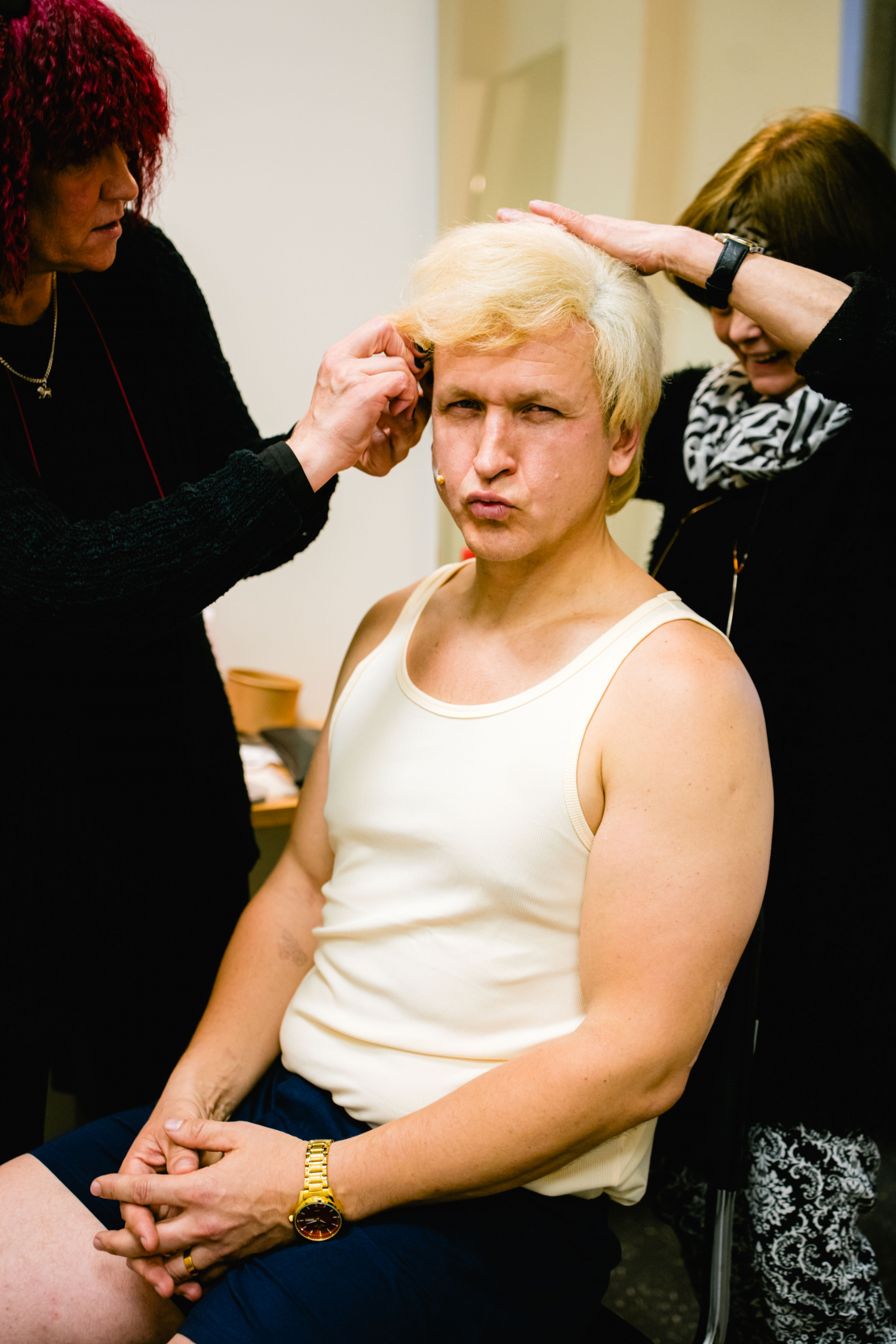 Komēdijas "Patiesais kailums" pirmizrāde.