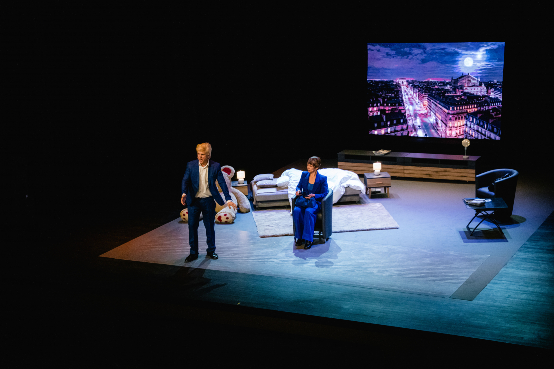 Komēdijas "Patiesais kailums" pirmizrāde.