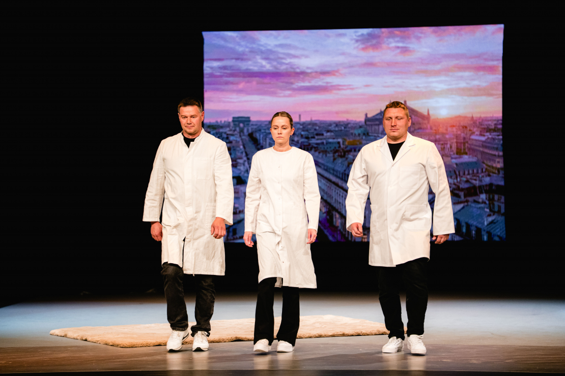 Komēdijas "Patiesais kailums" pirmizrāde.