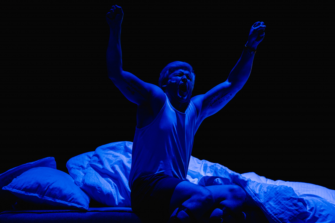 Komēdijas "Patiesais kailums" pirmizrāde.