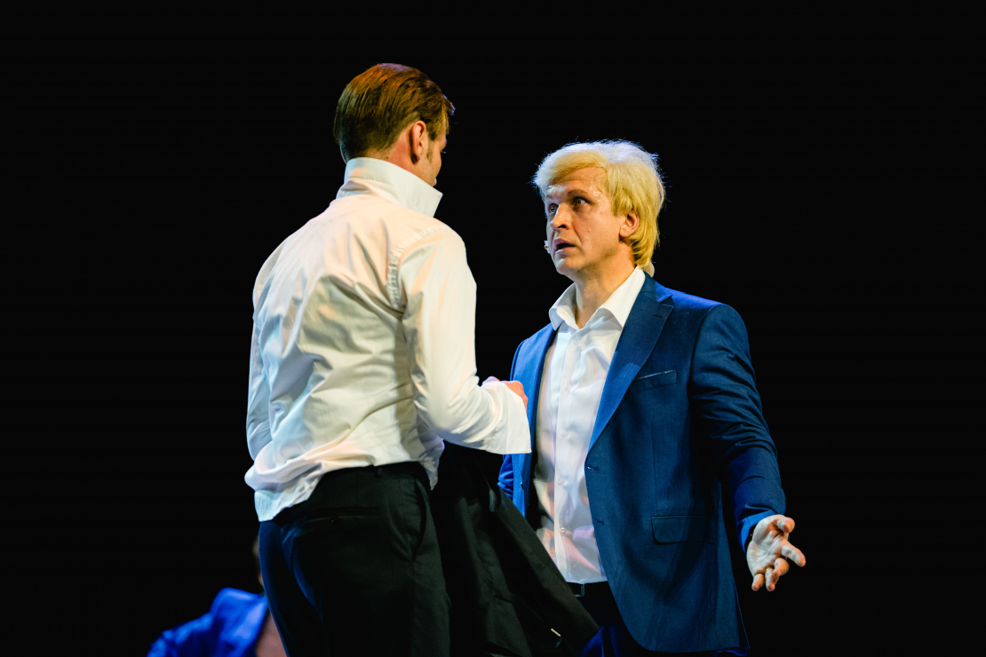 Komēdijas "Patiesais kailums" pirmizrāde.