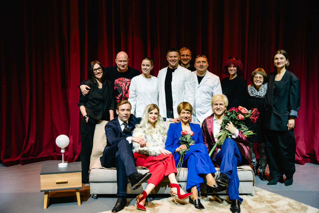 Komēdijas "Patiesais kailums" pirmizrāde.