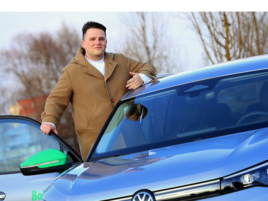 Rodijs Ronis: "Ikdienā braukājot uz darbu un atpakaļ ar koplietošanas mašīnu, mēnesī sanāk vidēji 120 eiro. Ja man būtu jāuztur savs auto, tie būtu jau 50 eiro mēnesī par stāvvietu vien."