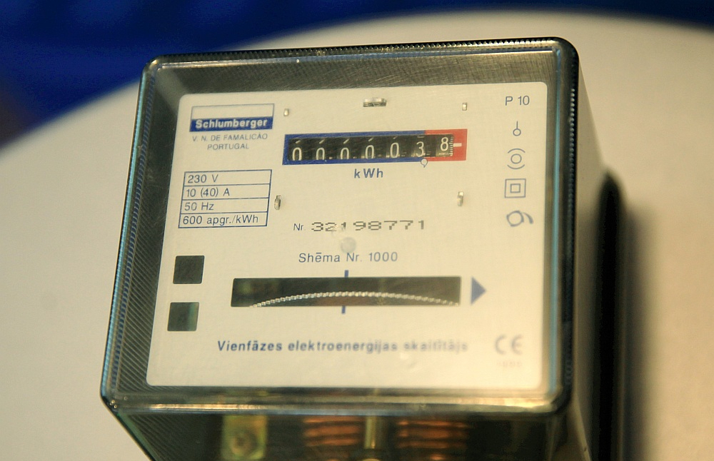 Šīs ziemas un pavasara mija nodemonstrēja, kāda ir cenas starpība no gāzes un no atjaunojamiem resursiem ražotai elektrībai. Martā ražošanu nodrošināja saules parki un hidroelektrostacijas un šādi ražota elektrība bija par 52% lētāka nekā elektrība februārī, kad tā tika ražota no dabasgāzes.