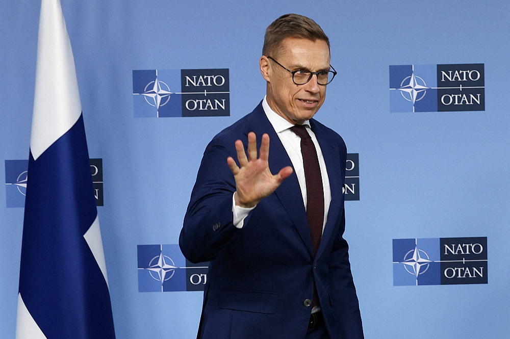 "Politiķiem tagad ir jāstrādā diennakts režīmā, lai mazinātu spriedzi un nodrošinātu, ka reģionālie kari neizplatās tālāk. Taču problēma ir tā – ja nav starptautisku noteikumu un normu, kas vadītu mūsu uzvedību, tad konflikts vienmēr ir aiz stūra," intervijā saka Aleksandrs Stubs.