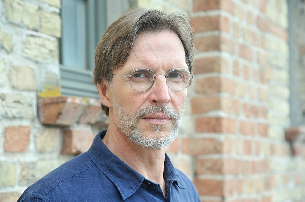 Kaspars Putniņš: "Māksla ir viena no iespējām, kas var mūs izzūmēt ārā no mūsu mazās patiesības un mazās pasaules, spējot dot apjausmu vairāk par lielumu."