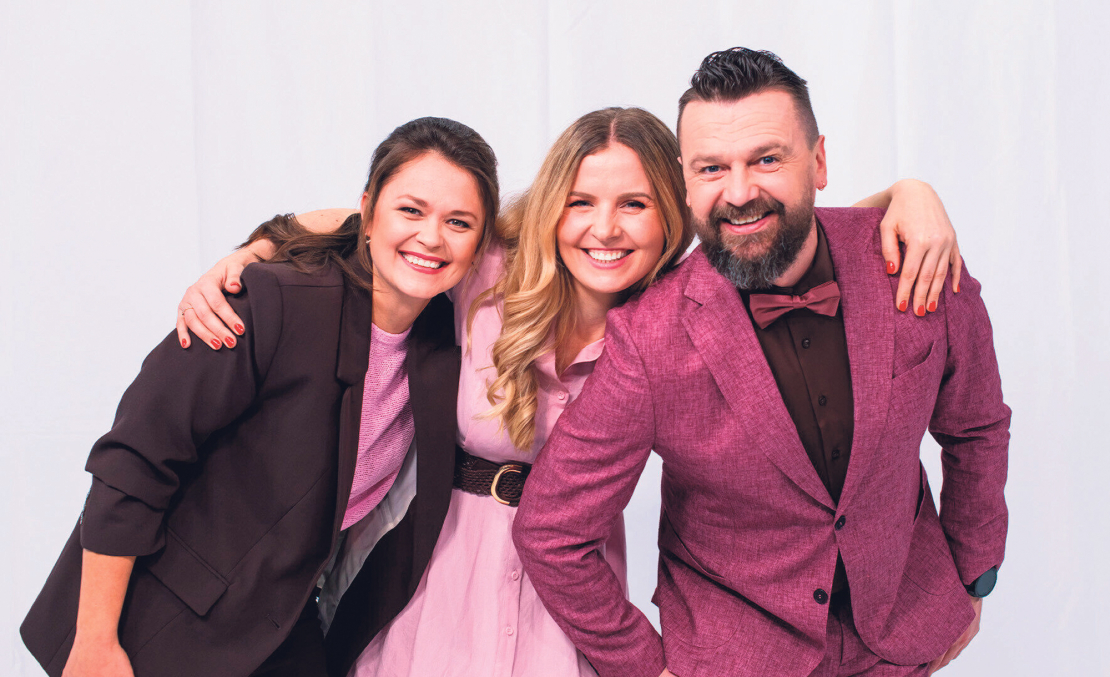 Aktrise Ance Strazda (pirmā no kreisās) pievienojas "SuperBingo" komandai – Ligitai Miezei un Armandam Simsonam.