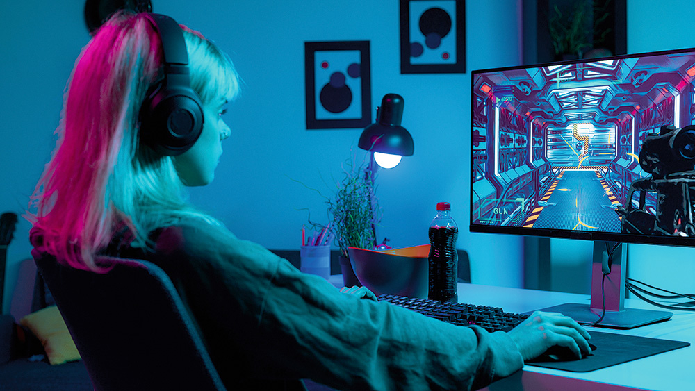 Pusaudži ar hroniski neremdinātu sociālo saišu nepieciešamību var būt vairāk iesaistīti spēlēs, ņemot vērā viņu virtuālo potenciālu. 