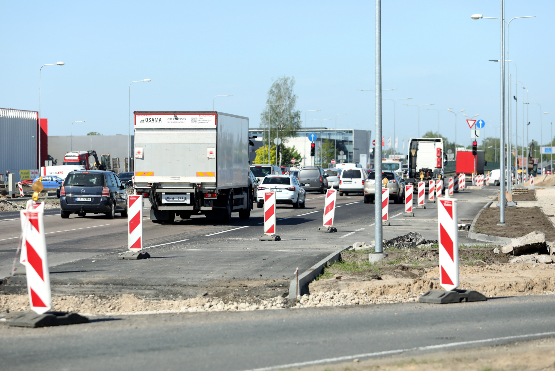 Ceļa remontdarbi.