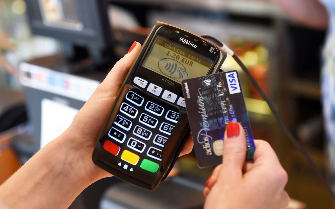 Maksājums ar bezkontakta karti. 