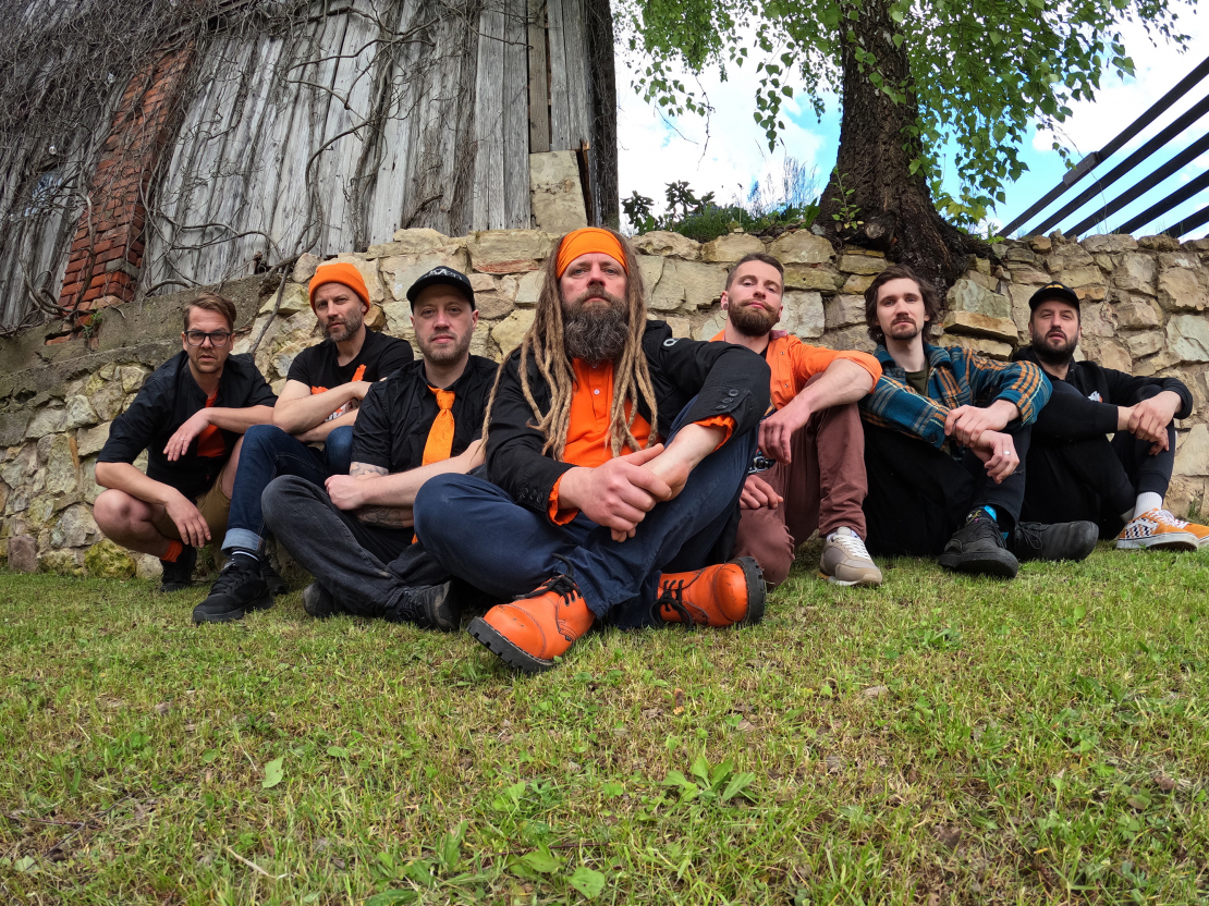 Grupa "Oranžās brīvdienas".